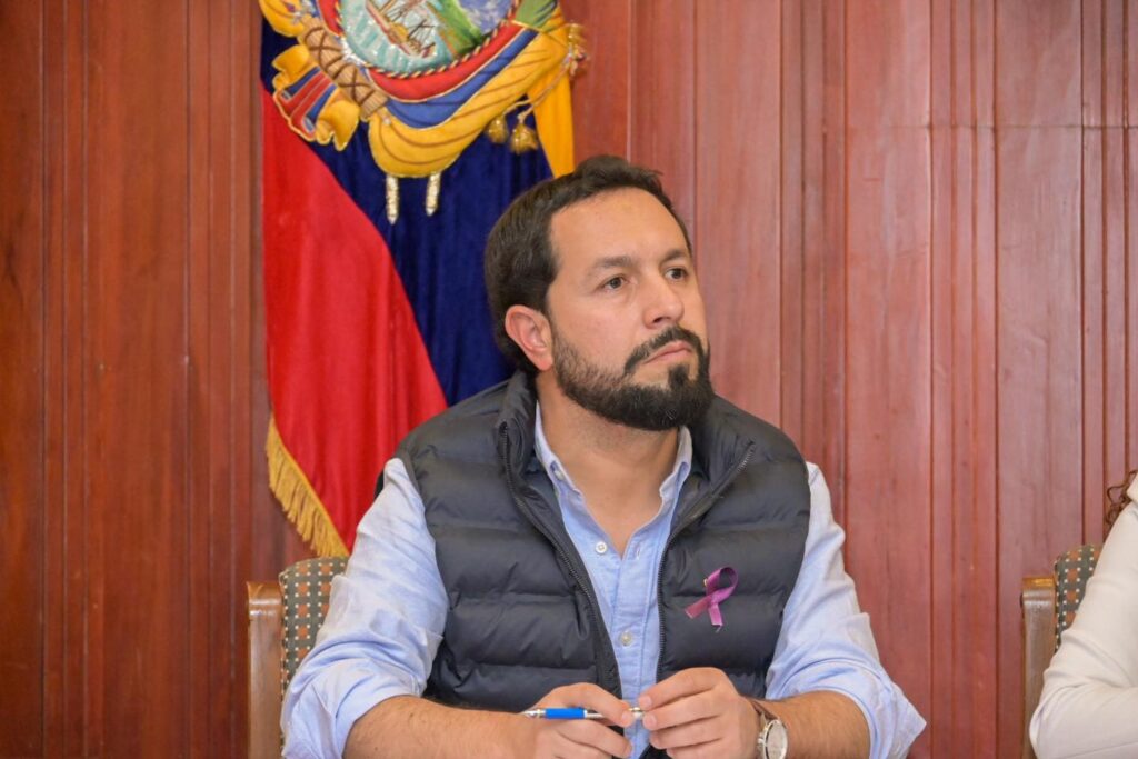 El candidato a Asambleísta Provincial por Azuay, es Adrián Castro, quien ya cumplió estas funciones en el legislativo saliente.
