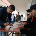 En la Unidad Educativa Manuel Garaicoa de Calderón, en Cuenca, se realizó el simulacro de elecciones local. /FCS