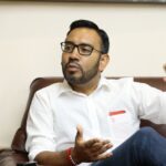 Sebastián Cevallos, candidatos a asambleísta de UP por Azuay, ofrece combatir la minería ilegal.