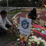 En el Parque La Paz fueron colocadas ofrendas florales en memoria de los dos menores de edad que fallecieron aplastados por árboles.