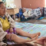 María Chuqui, de 69 años, y Miguel Clavijo de 72 años, están postrados en una cama, tras ser impactados por un patrullero de la Policía Nacional.