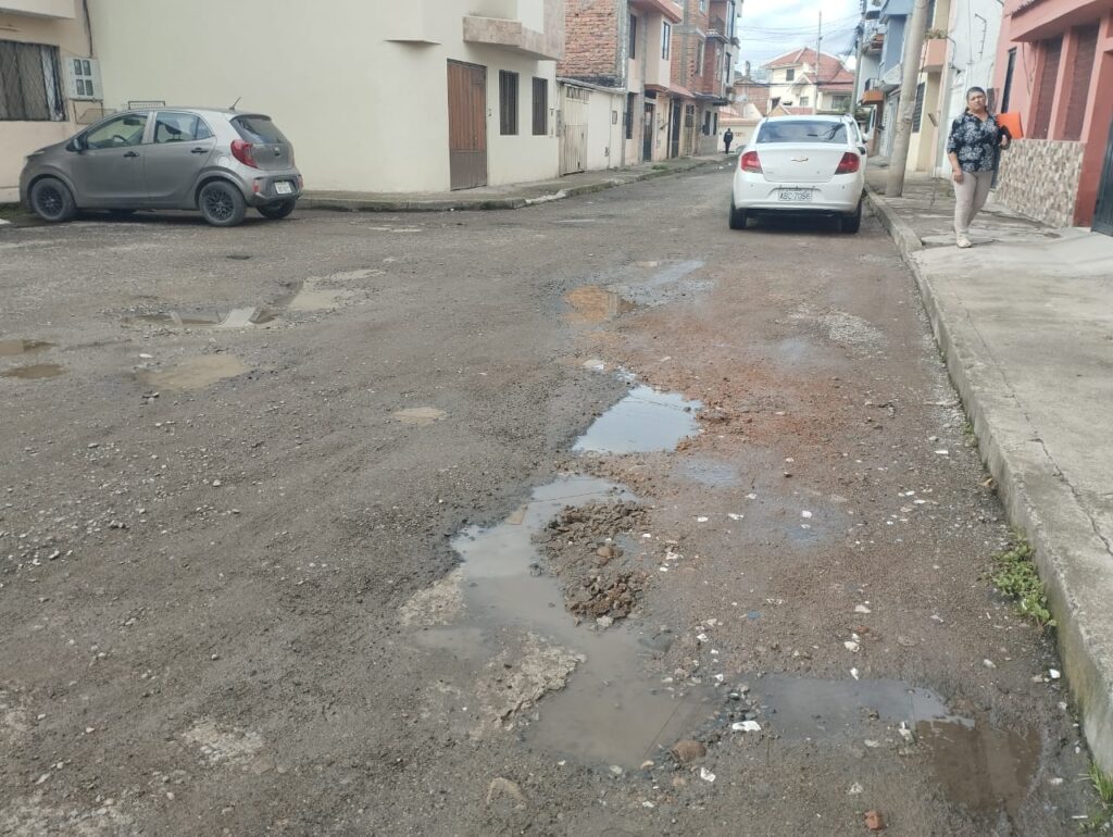 Estado actual de la vía que los vecinos piden que se repare.