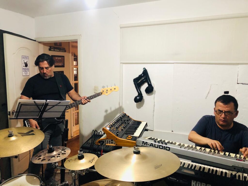 Miembros de la banda ‘Oculari’ durante un ensayo previo a los conciertos en Cuenca.