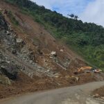 El kilómetro 90 de la vía Cuenca – Molleturo – El Empalme, según transportistas que brindan el servicio de furgonetas, es uno de los puntos más sensibles para ser víctimas de asalto. Es una zona con problemas en la vía. /Foto archivo MTOP