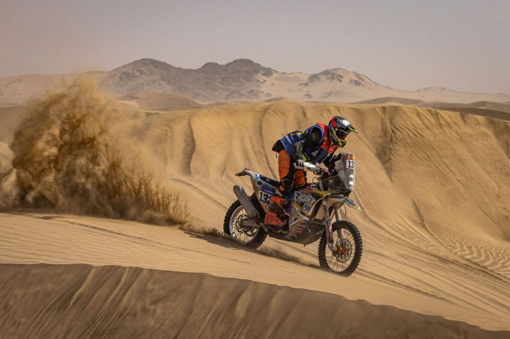 El piloto cuencano Carlos ‘Kaluka’ sigue firme en su objetivo de completar su primer Rally Dakar. Cortesía