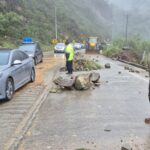 En el kilómetro 53 de la vía Cuenca – Molleturo – El Empalme solo estará habilitado medio carril para la circulación vehicular.