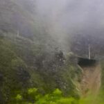 Un socavón se ha registrado en la vía Cuenca – Molleturo, razón por la cual se ha restringido el paso vehicular.