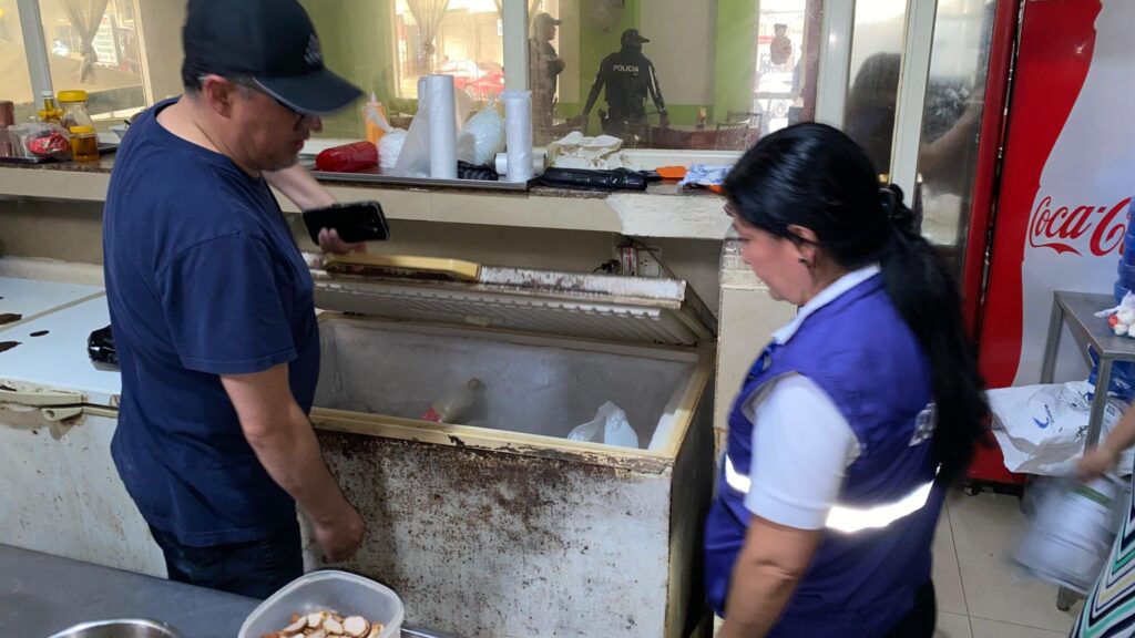 Una chifa se clausuró en el cantón Ponce Enríquez por su grave estado de insalubridad.