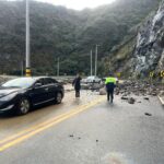 Las lluvias provocaron un derrumbe en el kilómetro 49 de la Cuenca-Molleturo. IVM