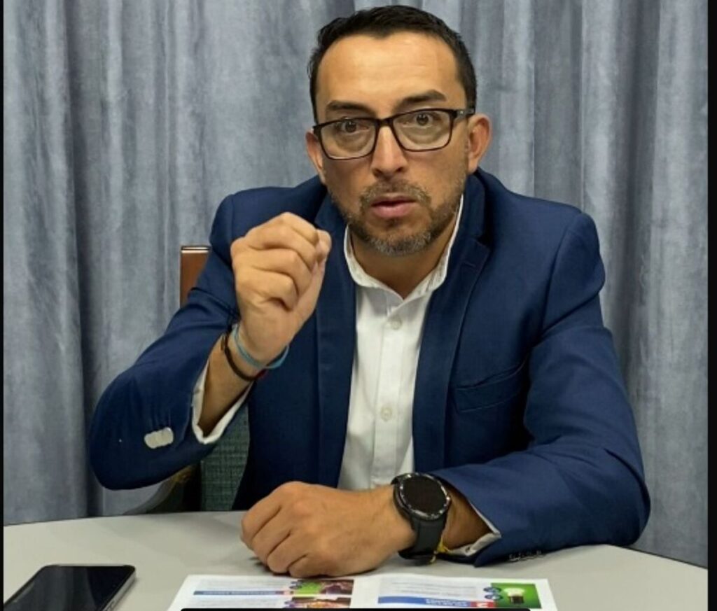 Roque Ordóñez, lidera la lista de candidatos a asambleístas por Azuay.