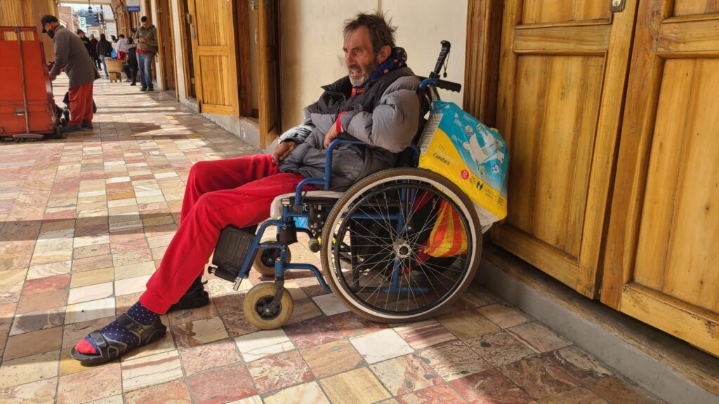 Salvatore Raciti vive en la indigencia en las calles de Cuenca.