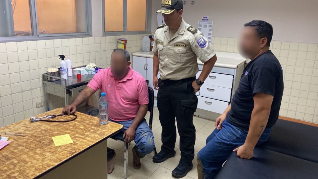 Los dos ciudadanos secuestrados, tras ser rescatados, fueron llevados a una casa de salud para conocer su estado de salud.