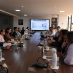 Autoridades del Consejo Nacional de la Leche y del sector privado durante las sesiones que se desarrollaron en la Cámara de Industrias, Producción y Empleo, (CIPEM) de Cuenca.