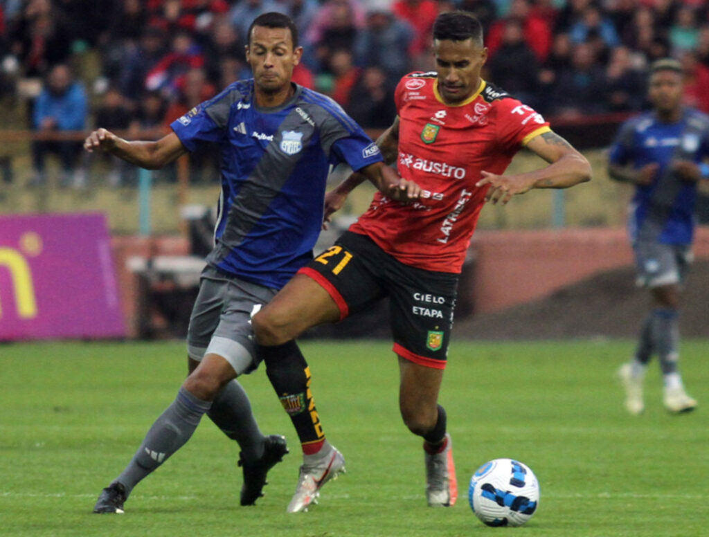 Raúl Becerra, exdelantero del Club Deportivo Cuenca, contó detalles de su paso por el equipo colorado.