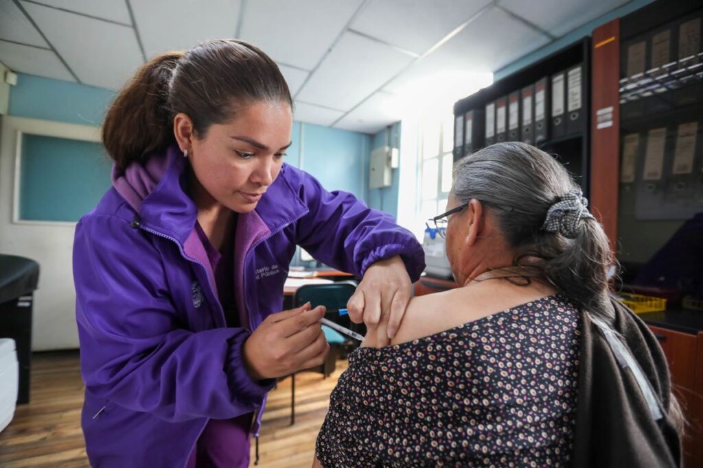 La vacunación se ofrece en los establecimientos del Ministerio de Salud Pública a escala nacional, en horario de 08:00 a 17:00.