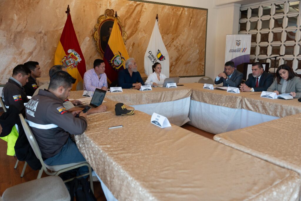Representantes de instituciones de seguridad mantuvieron una reunión en la Gobernación del Azuay.