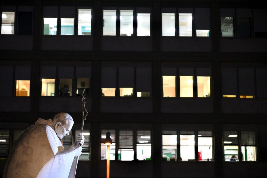 Hospitalizado el papa