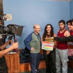 Los actores Pablo Balseca, Gabriela Menéndez, Maicol Mora y Carlos Aguilar durante la filmación de ‘Chulla Vida’. XCA
