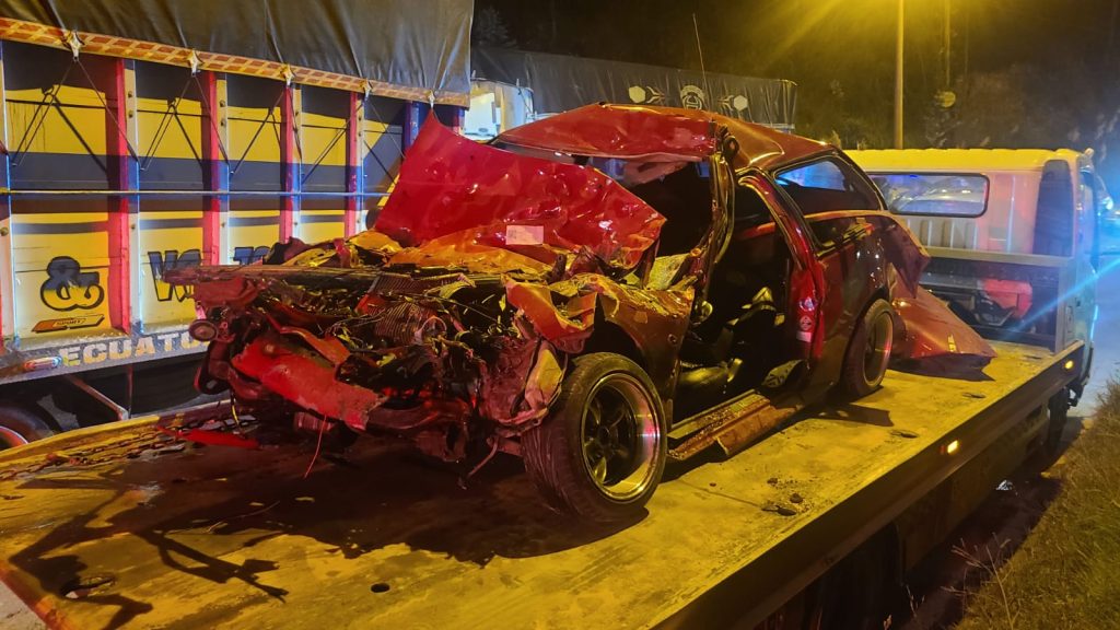 Choque frontal de un automóvil y un camión dejó una persona fallecida en la Panamericana Sur, en el sector Chaullayacu, la noche del 21 de febrero.