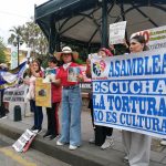 Representantes de organizaciones por los derechos de los animales se dieron cita al plantón convocado en la Glorieta del Parque Calderón de Cuenca. /FCS