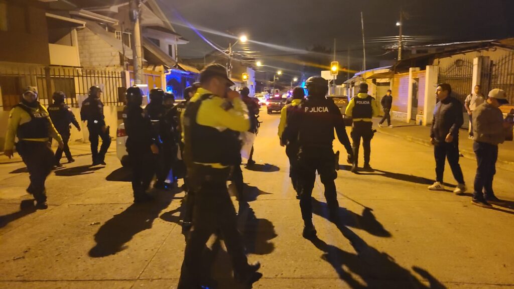 Ciudadanos de la parroquia Baños persiguieron a presuntos delincuentes.