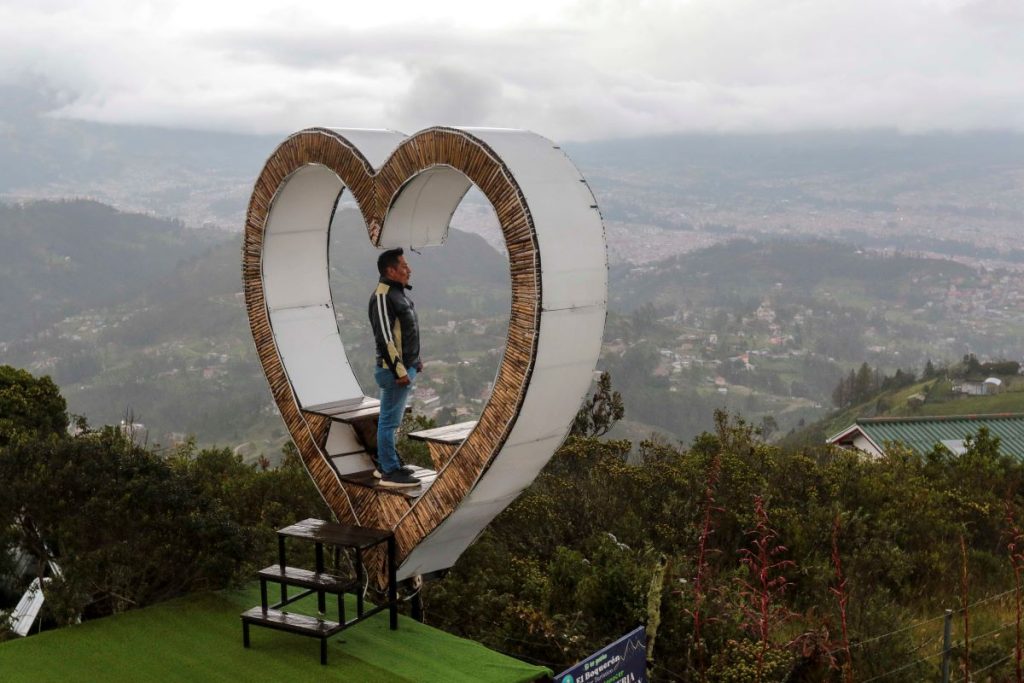 Un visitante en el espacio de la ‘Asociación Turística de El Boquerón’, que combina naturaleza, glamping, cabalgatas, senderismo.
