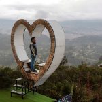 Un visitante en el espacio de la ‘Asociación Turística de El Boquerón’, que combina naturaleza, glamping, cabalgatas, senderismo.