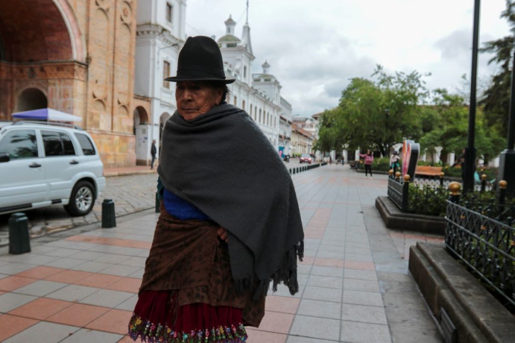 La temperatura baja es debido a la nubosidad.