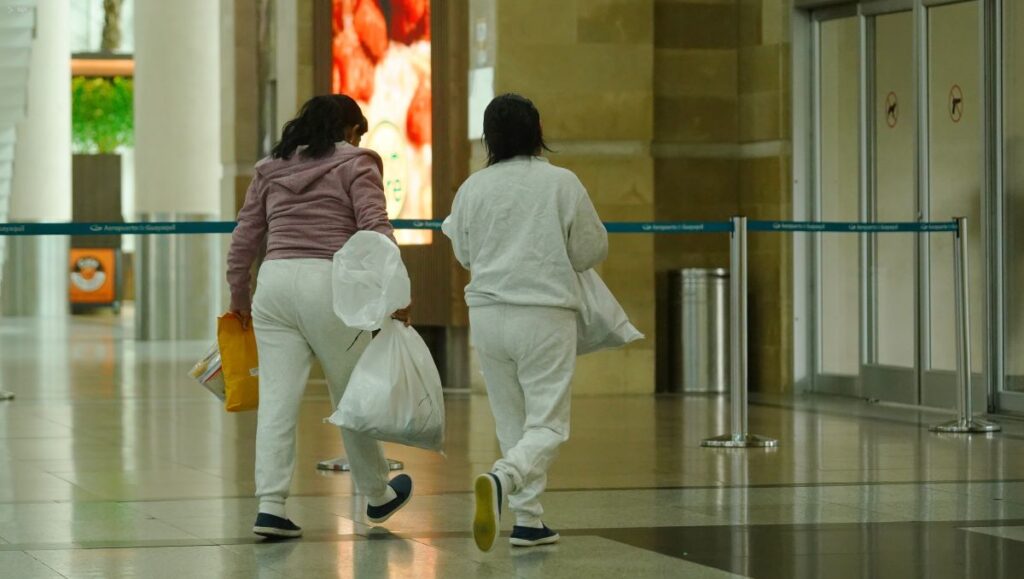 Un grupo de ecuatorianos deportados de Estados Unidos arribó a Guayaquil, el pasado martes.