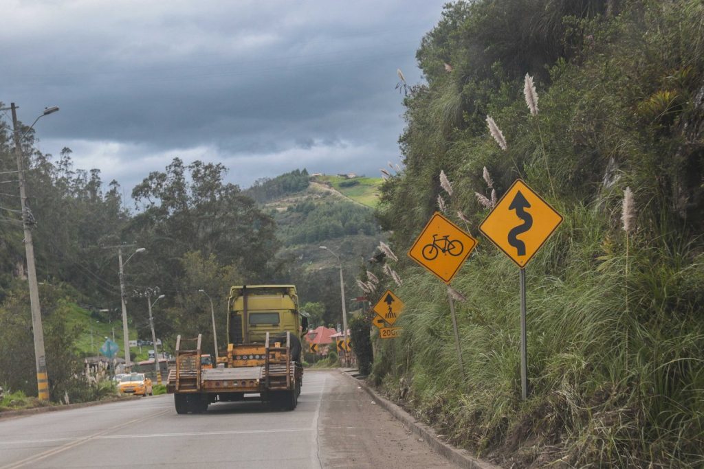 La Panamericana Sur en una ruta caracterizadas por una estrecha calzada, curvas pronuncias y alta circulación vehícular.