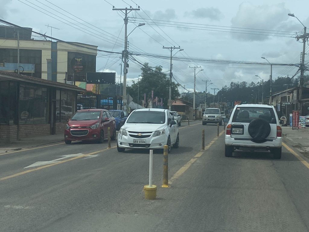En la actualidad, los separadores lineales o tubos están colocados en los primeros 700 metros de la Panamericana Sur. /XCA