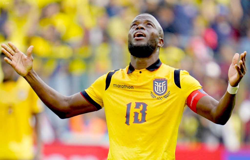 Cotejo entre Ecuador vs Venezuela por Eliminatorias al Mundial de EE.UU. 2026, en el Estadio Rodrigo Paz Delgado.