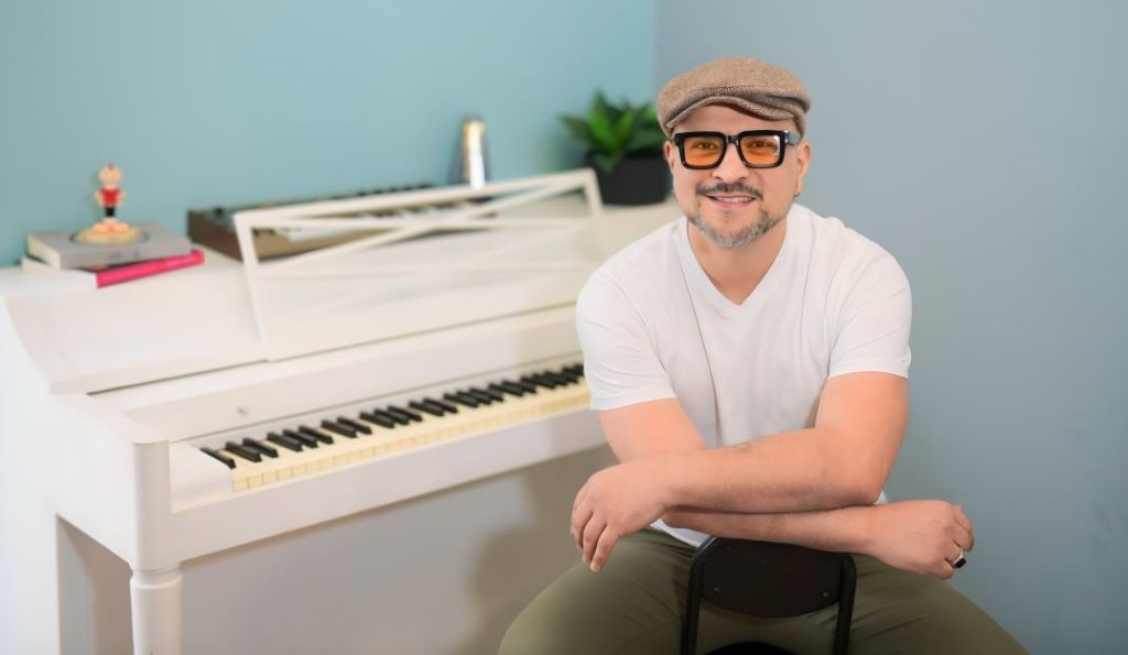 El músico azuayo Danny Galán ha sido aceptado como miembro de la Latin Recording Academy, la organización de los Premios Latin Grammy.