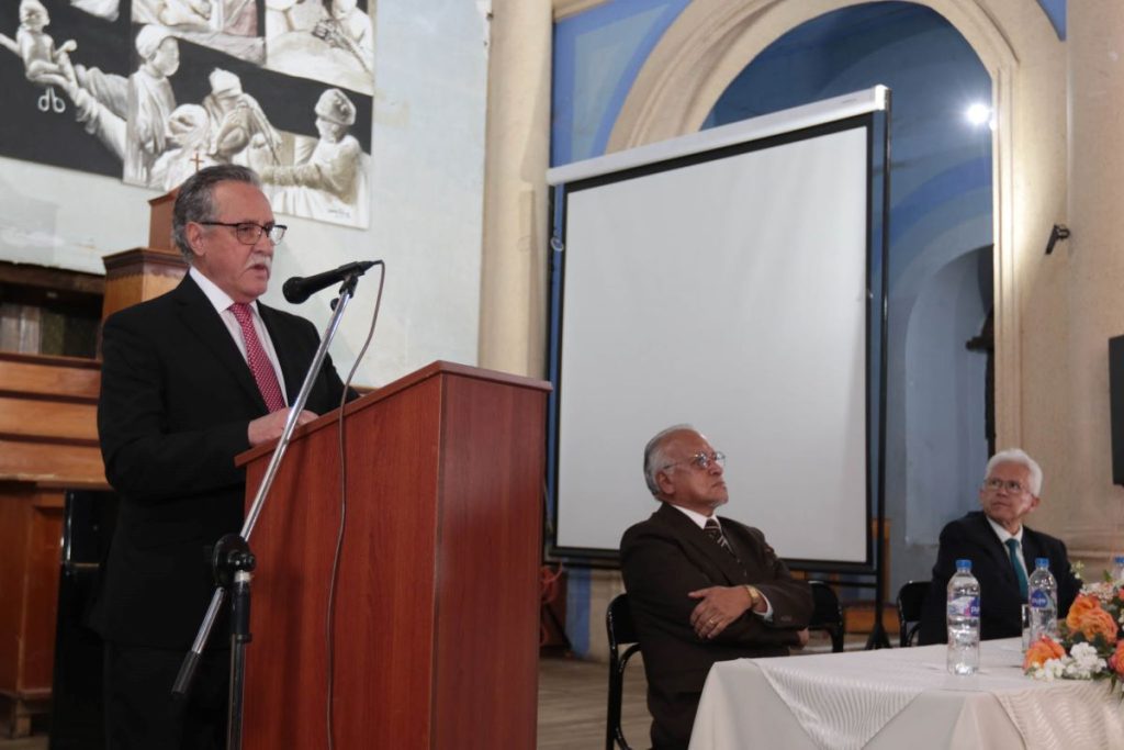 Homenaje al Dr. José A. Medina Machuca, cirujano urólogo, en el Museo de Historia de la Medicina.