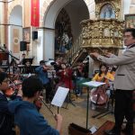 Ensayo de la Orquesta Sinfónica Juvenil del Conservatorio “José María Rodríguez” bajo la dirección de Santiago Pacha, en la iglesia de San Francisco.