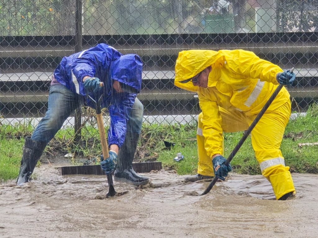 La fuerte lluvia con granizo registrada la tarde de este miércoles 13 de marzo de 2025 en Cuenca.