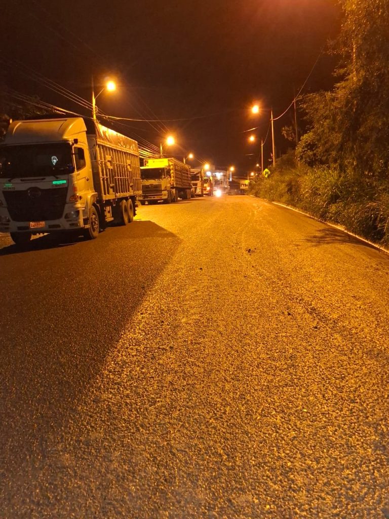 Ciudadanos reportaron un intenso tráfico en la vía Cuenca – Girón – Pasaje debido a problemas en el kilómetro 66.