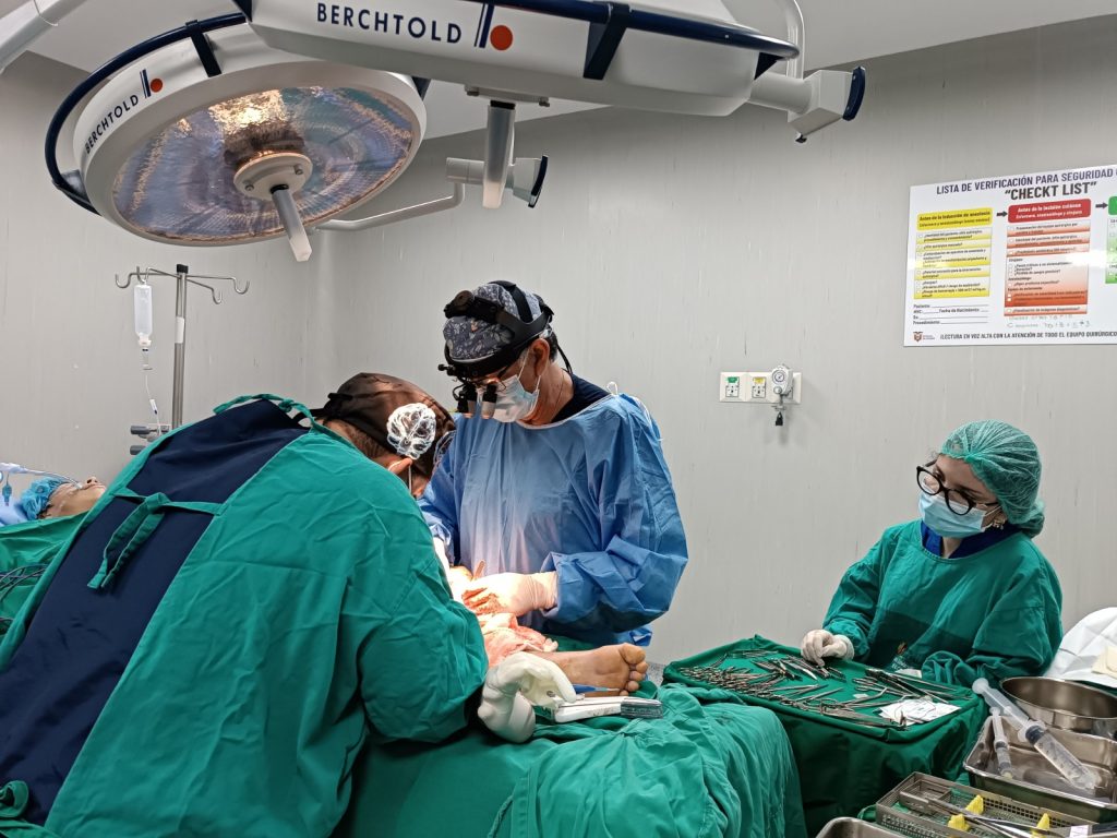 Joven de 18 años se salvó de perder su extremidad inferior. Un equipo de profesionales del hospital Regional le salvó. /Cortesía