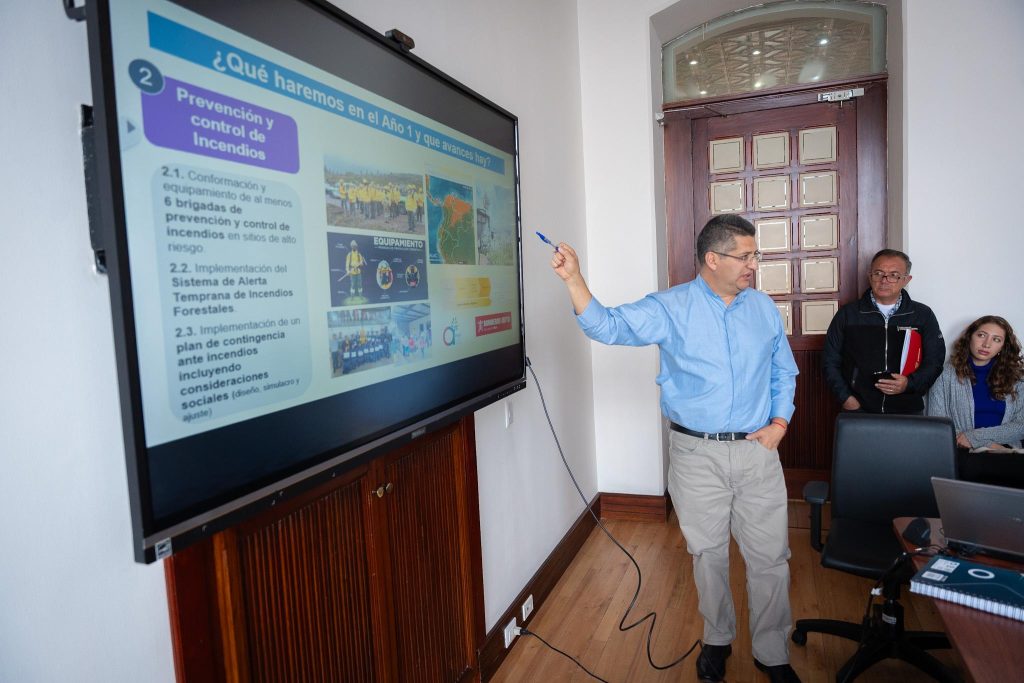 La Comisión expuso el plan de conservación del Cajas tras incendios forestales.