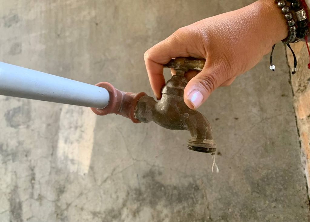 ETAPA informó la suspensión del servicio de agua potable en el centro de Cuenca el 30 de agosto, afectando a Huayna Cápac, Simón Bolívar, Luis Cordero y Rafael María Arízaga.