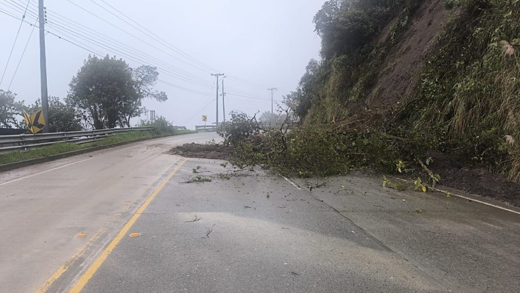 Representantes de las cámaras de Cuenca y la provincia esperan que los ofrecimientos del MTOP de mantener habilitadas las vías de Azuay se cumplan.