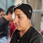 Familiares de Edison Pilataxi lo acompañan en su recuperación tras su cirugía.