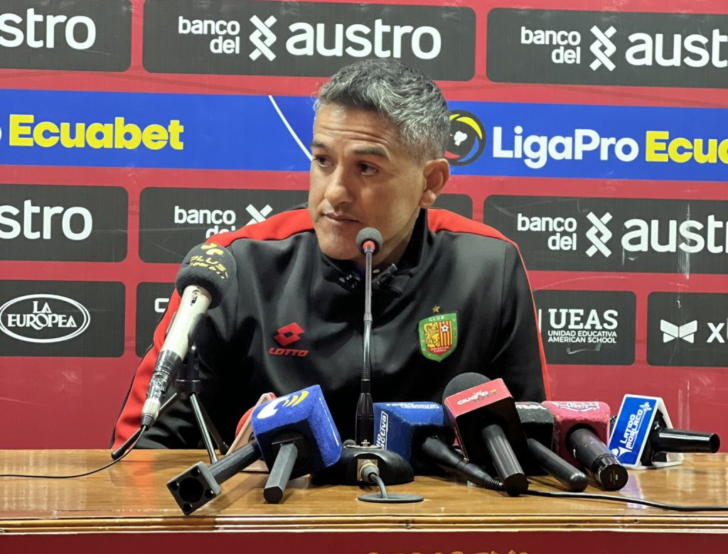 Entrenador Norberto Araujo.