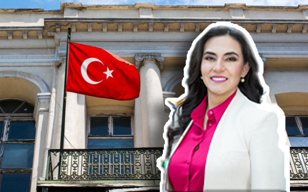 Verónica Abad, vicepresidenta de Ecuador, anunció que ya está en Turquía para cumplir el Decreto Presidencial 490.