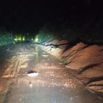 En la vía Cuenca – Molleturo – El Empalme se presentó una deslizamiento la noche del lunes 10 de marzo de 2025. La situación vial en la provincia empeora con las lluvias,