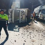 Así terminó el camión que se accidentó en el sector de El Tahual en la vía El Descanso - Puente Europa.