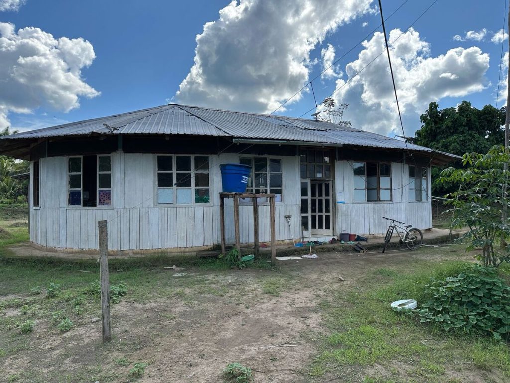 En esta vivienda de Wampuik, en Taisha, funciona un centro de salud que brinda atención médica a unas 10 comunidades amazónicas.