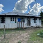 En esta vivienda de Wampuik, en Taisha, funciona un centro de salud que brinda atención médica a unas 10 comunidades amazónicas.