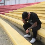 Edison Pilataxi acudió junto a sus familiares a la reconstrucción de los hechos en el estadio Alejandro Serano Aguilar.