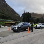 La Policía Nacional intensificó los operativos de revisión de vehículos y de pertenencias de ciudadanos en las carreteras de acceso a Cuenca.